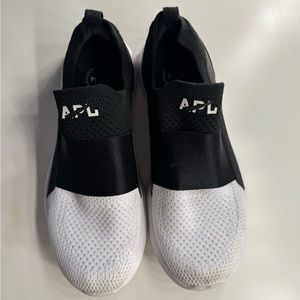 APL / black and white training shoes